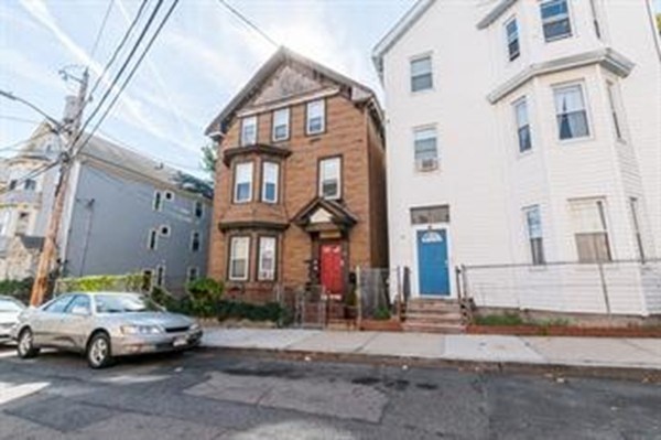 18 Ashley St, Jamaica Plain