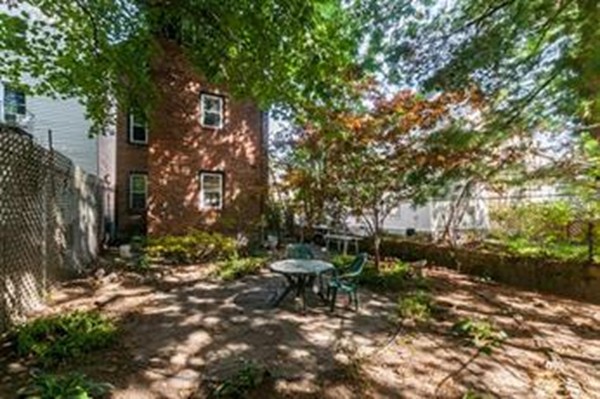 18 Ashley St, Jamaica Plain