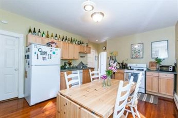 18 Ashley St, Jamaica Plain