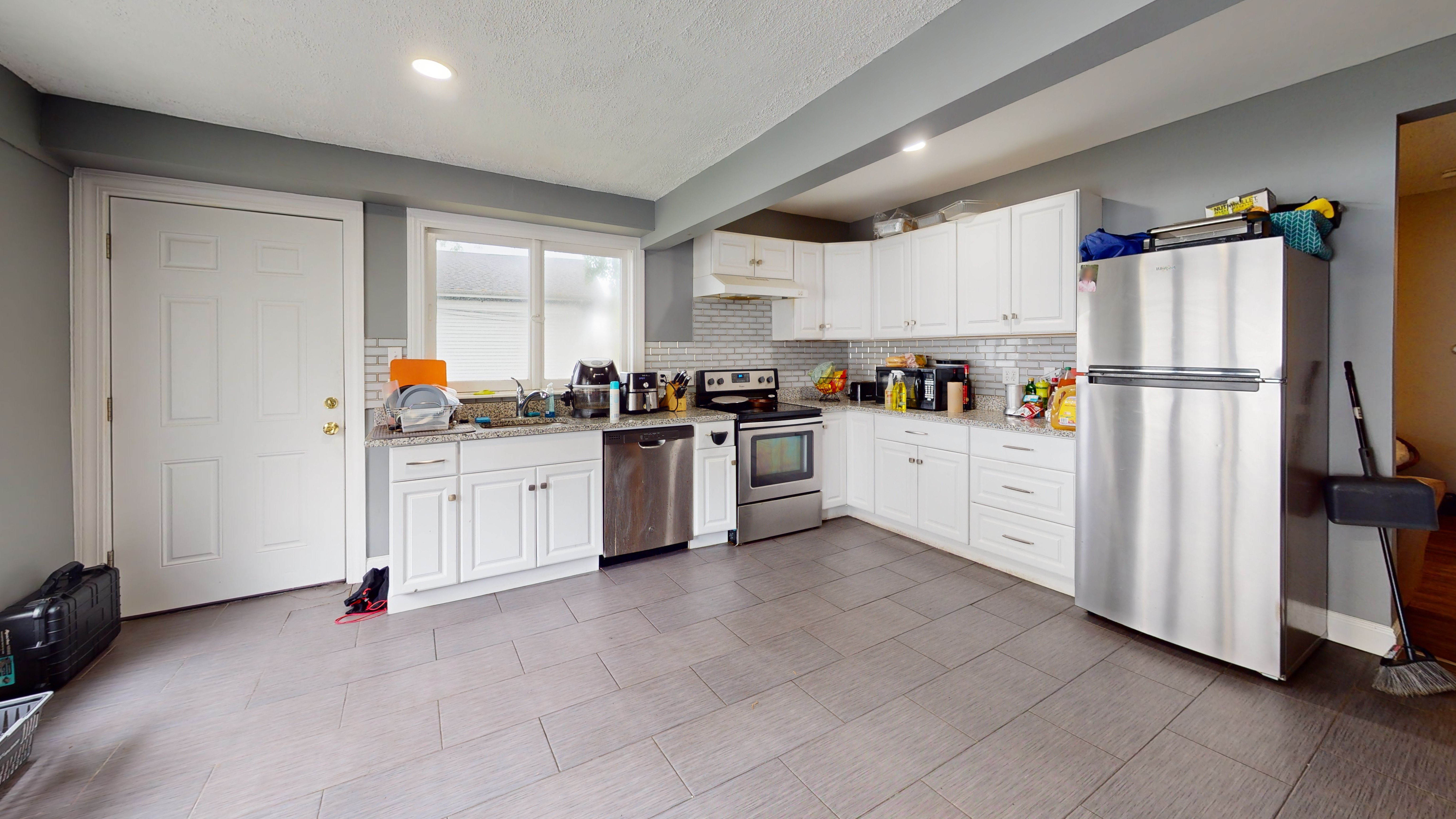 Photos of apartment on Broadway,Everett MA 02149