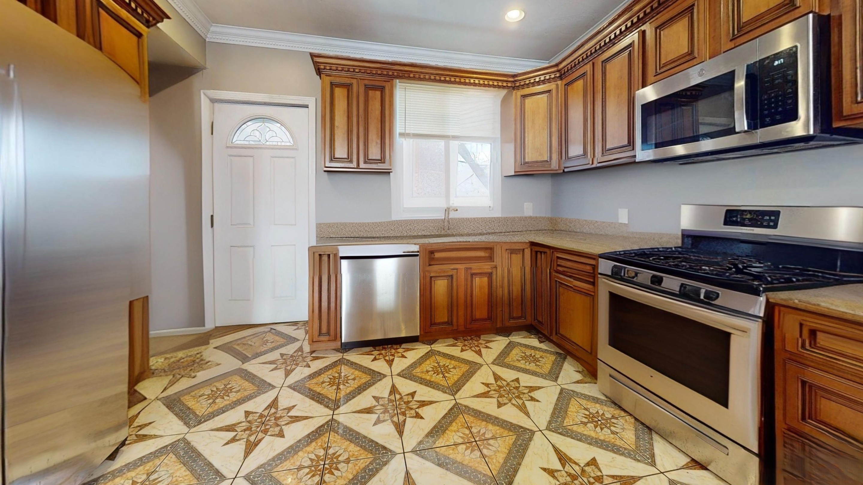 Photos of apartment on Baxter St.,Boston MA 02127