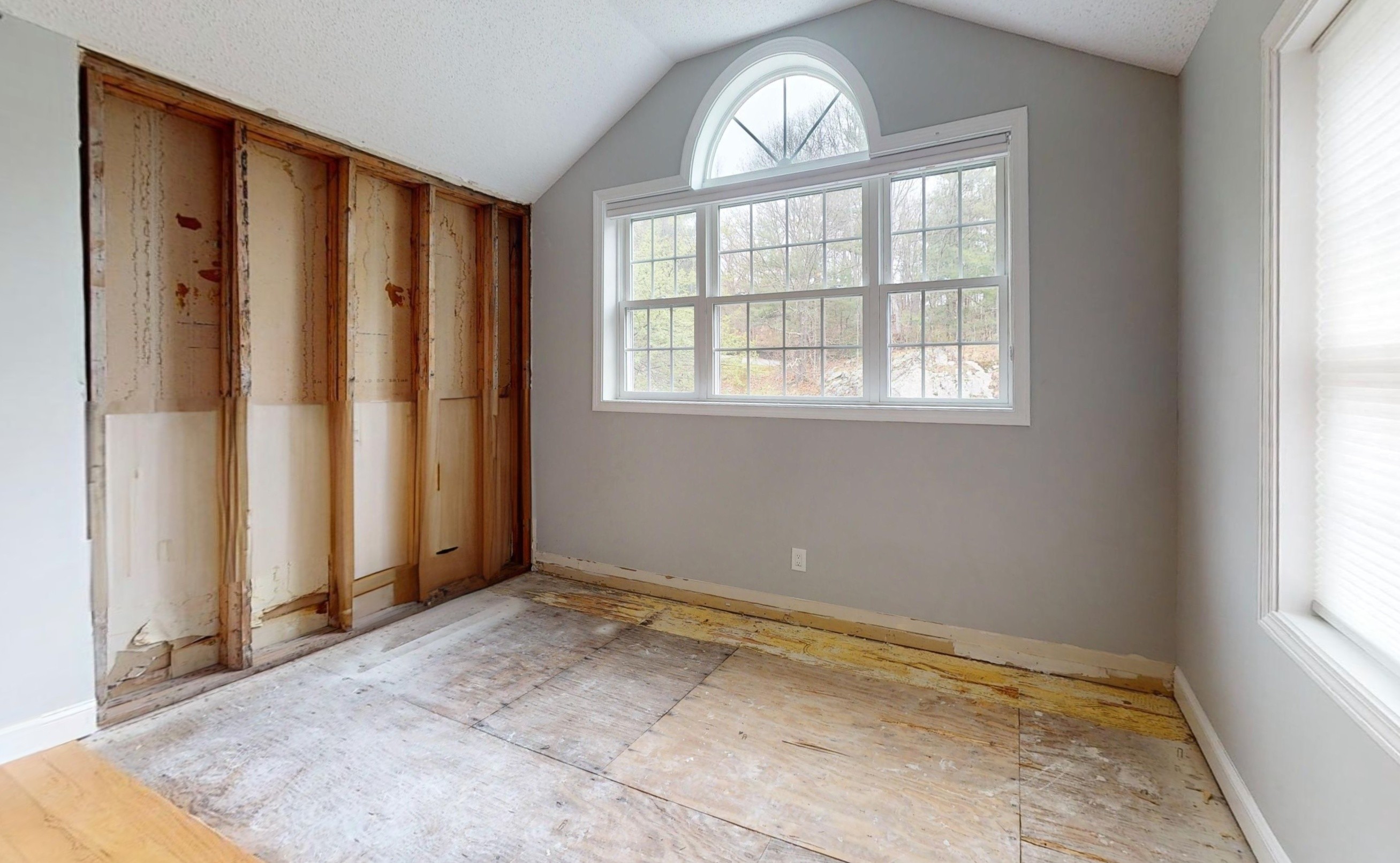 8 Knollwood Ct.