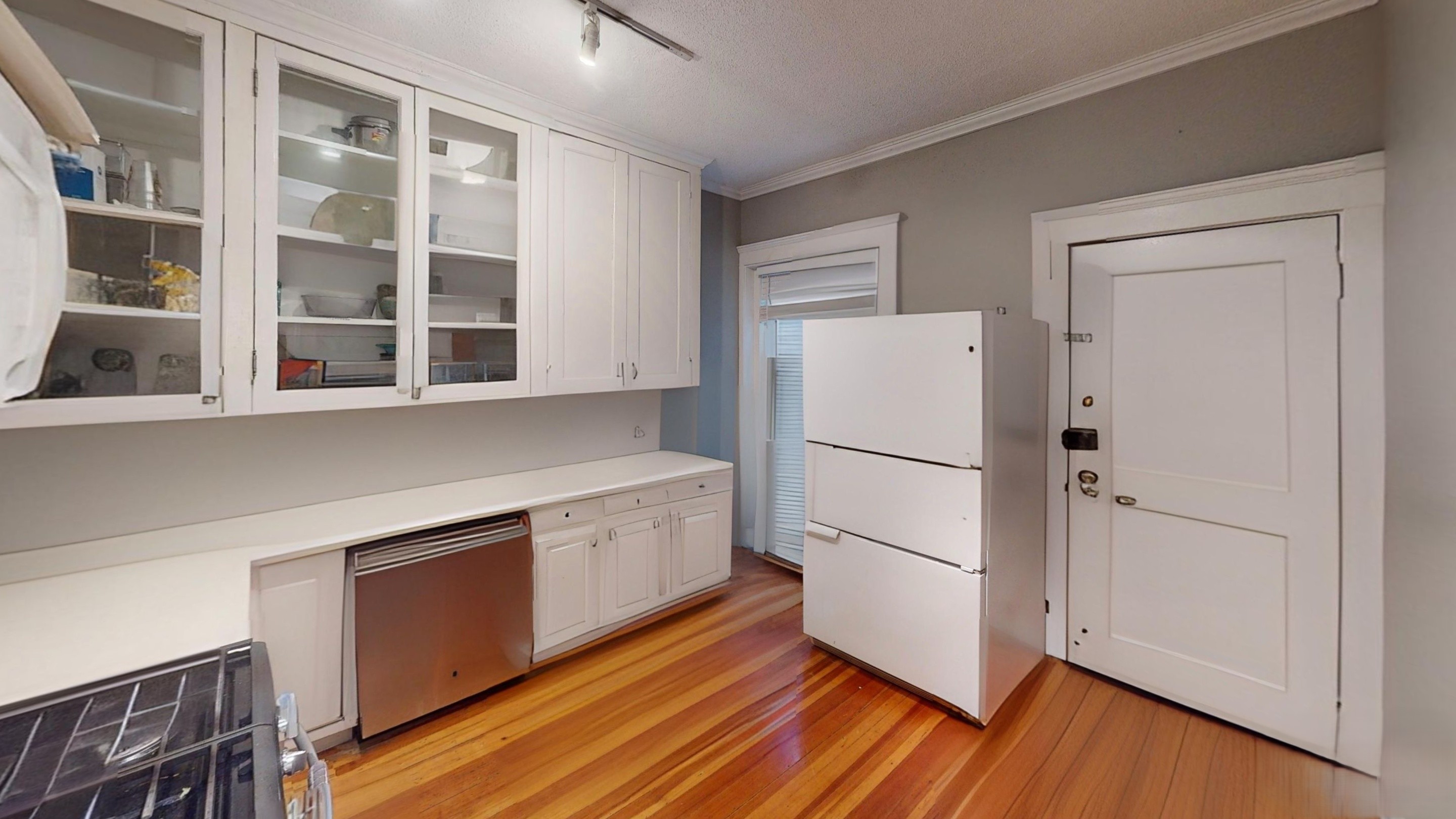 Photos of apartment on Beacon St.,Brookline MA 02446