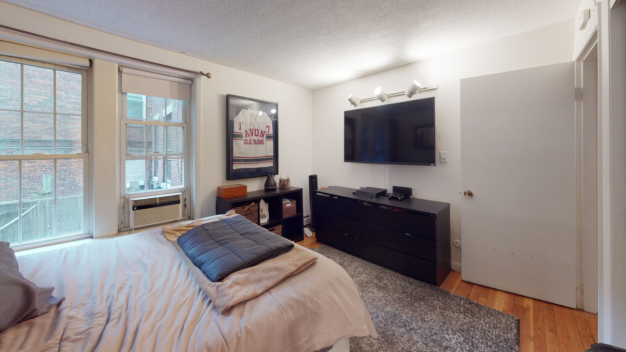 64 W Cedar, Beacon Hill