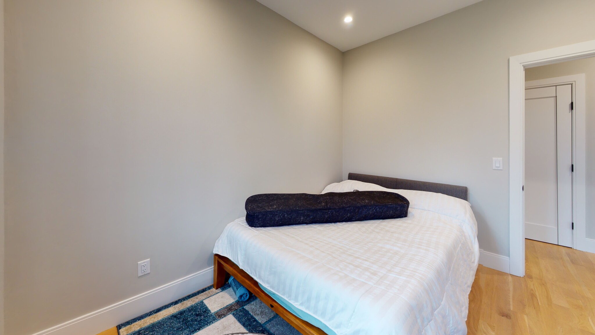 54 R River St, Mattapan