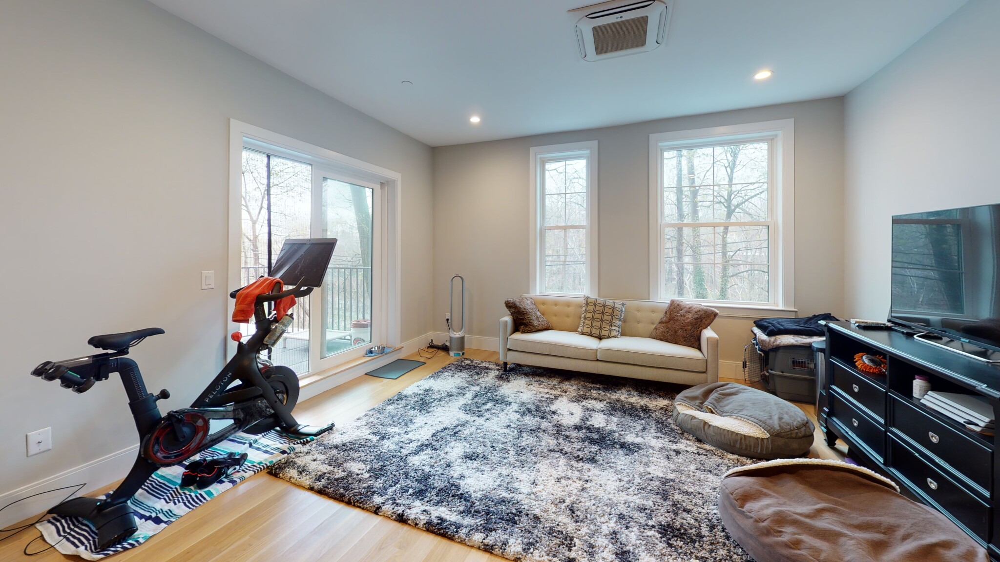 54 R River St, Mattapan