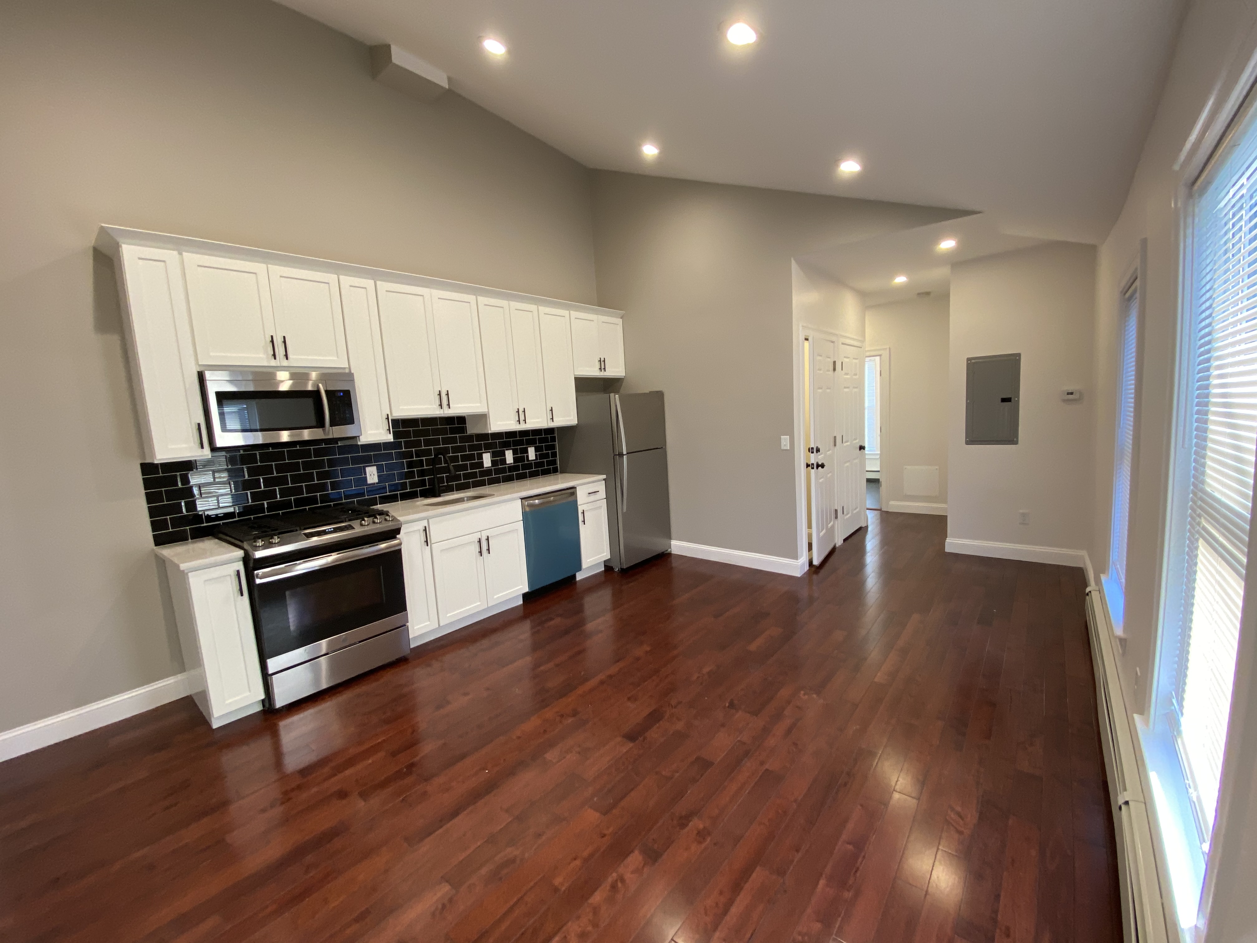 4 bed, 1 bath apartment for rent at 3 Cedar St Unit 2, Roxbury