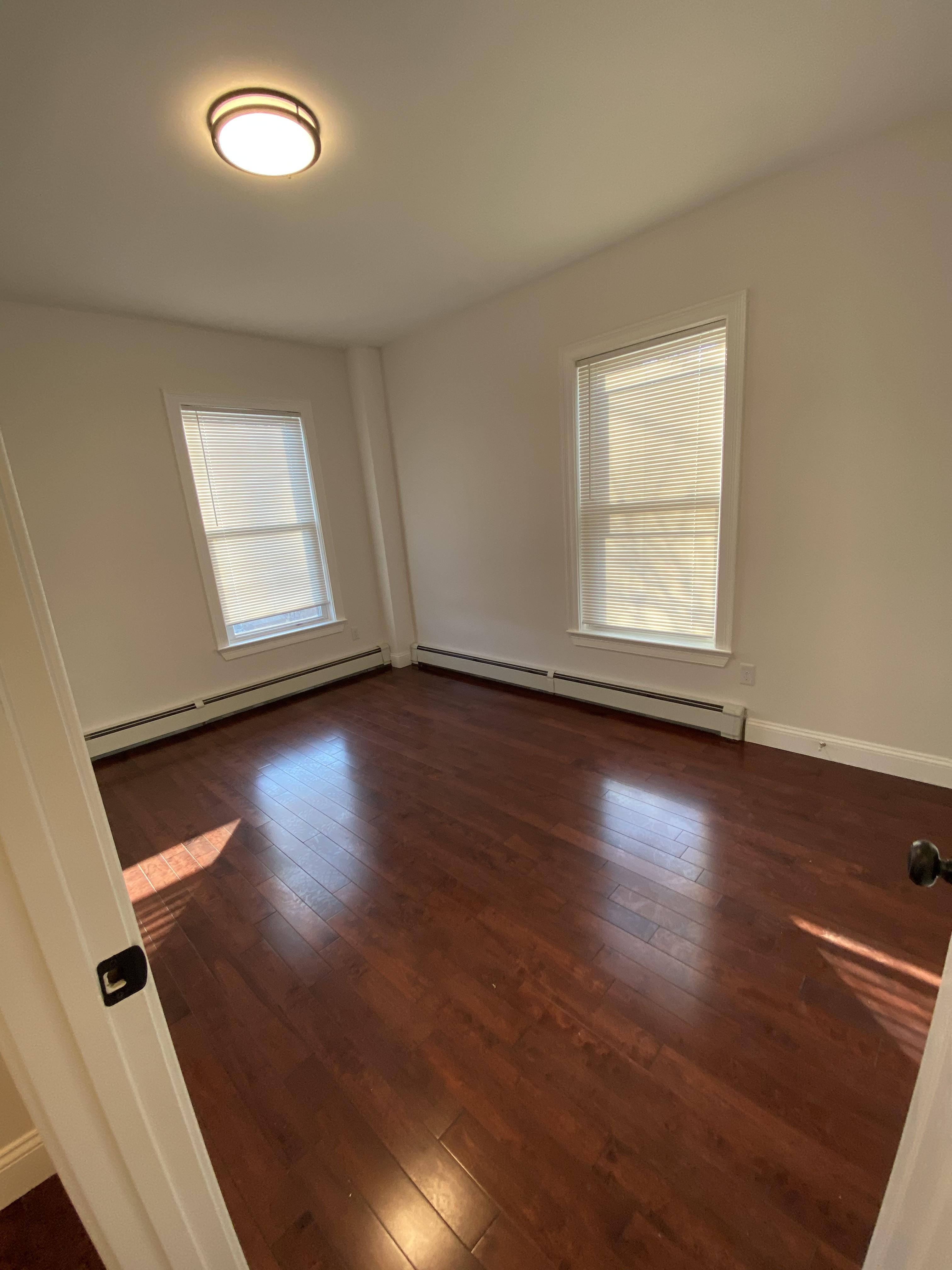 4 bed, 1 bath apartment for rent at 3 Cedar St Unit 2, Roxbury — photo 9 of 11