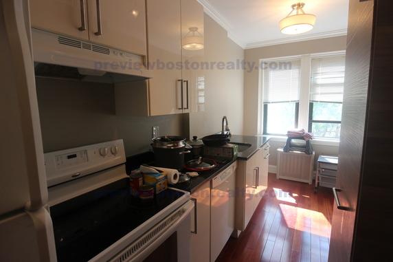 3 bed, 1 bath apartment for rent at 145 Englewood Ave Unit 32, Brighton — photo 3 of 13
