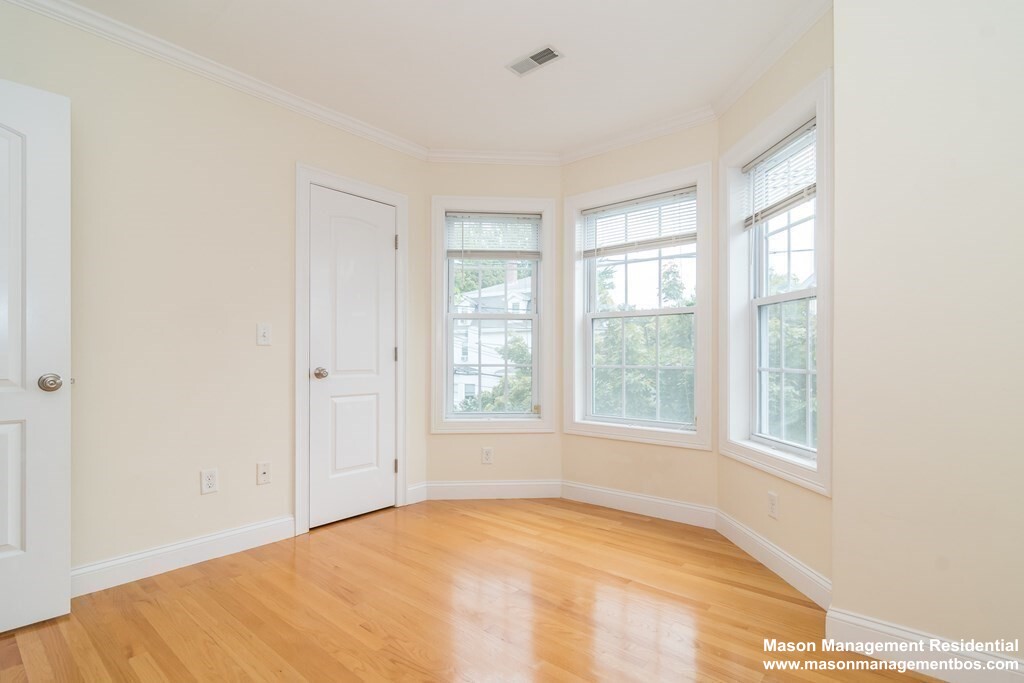 123 Russell St, Waltham