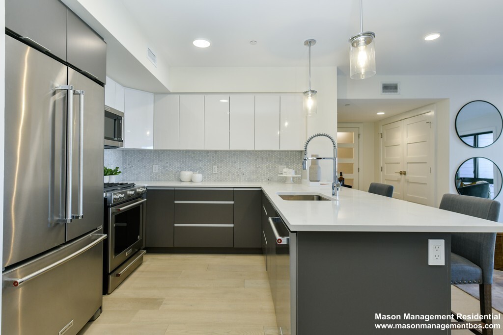 85 Willow Ct, Dorchester