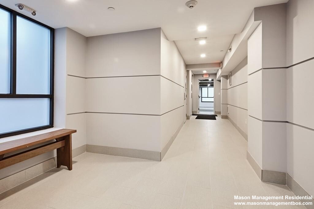 85 Willow Ct, Dorchester