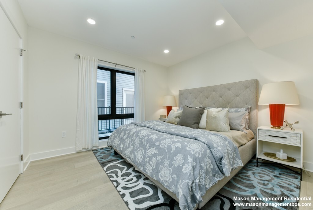 85 Willow Ct, Dorchester