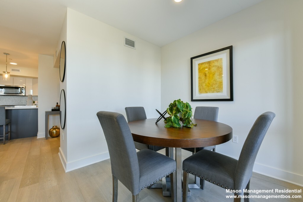 85 Willow Ct, Dorchester