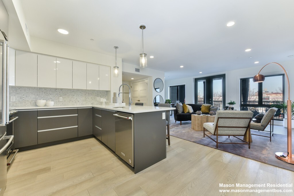 85 Willow Ct, Dorchester