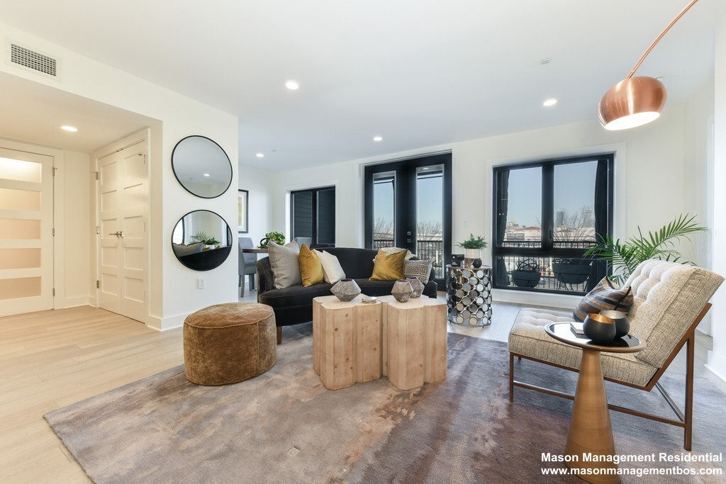 85 Willow Ct, Dorchester