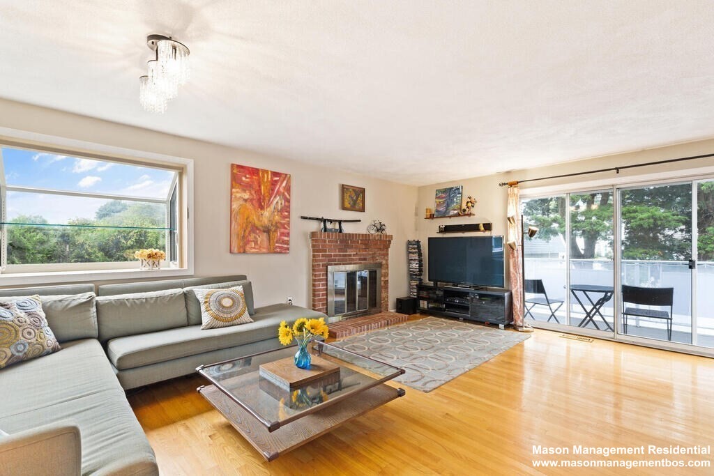 13 Circuit Ln, Watertown