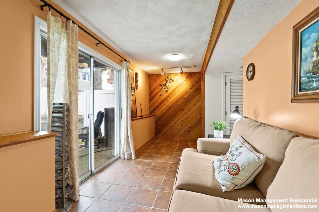 13 Circuit Ln, Watertown