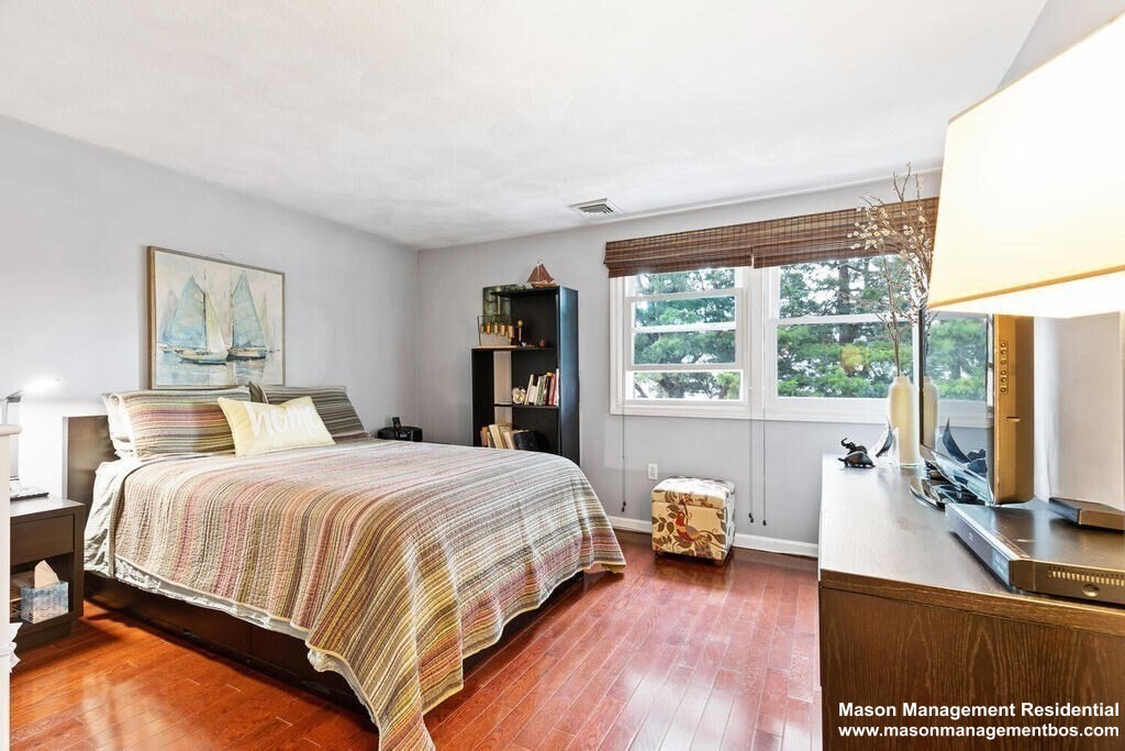 13 Circuit Ln, Watertown