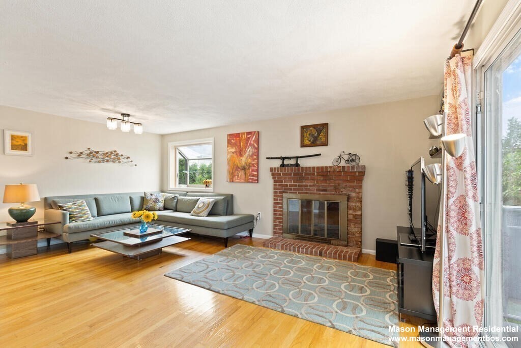 13 Circuit Ln, Watertown