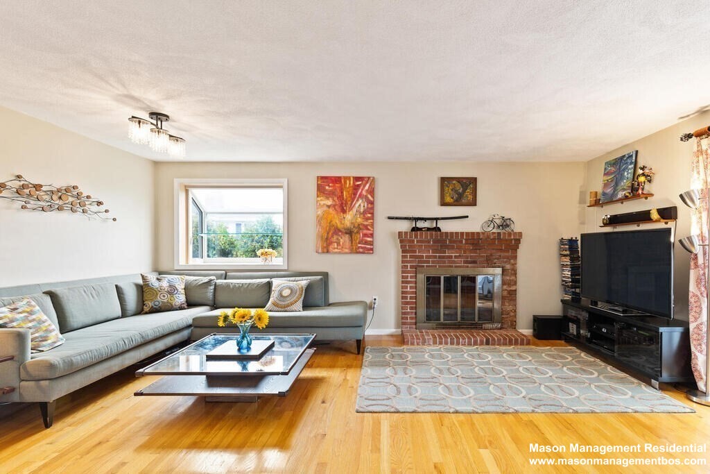 13 Circuit Ln, Watertown