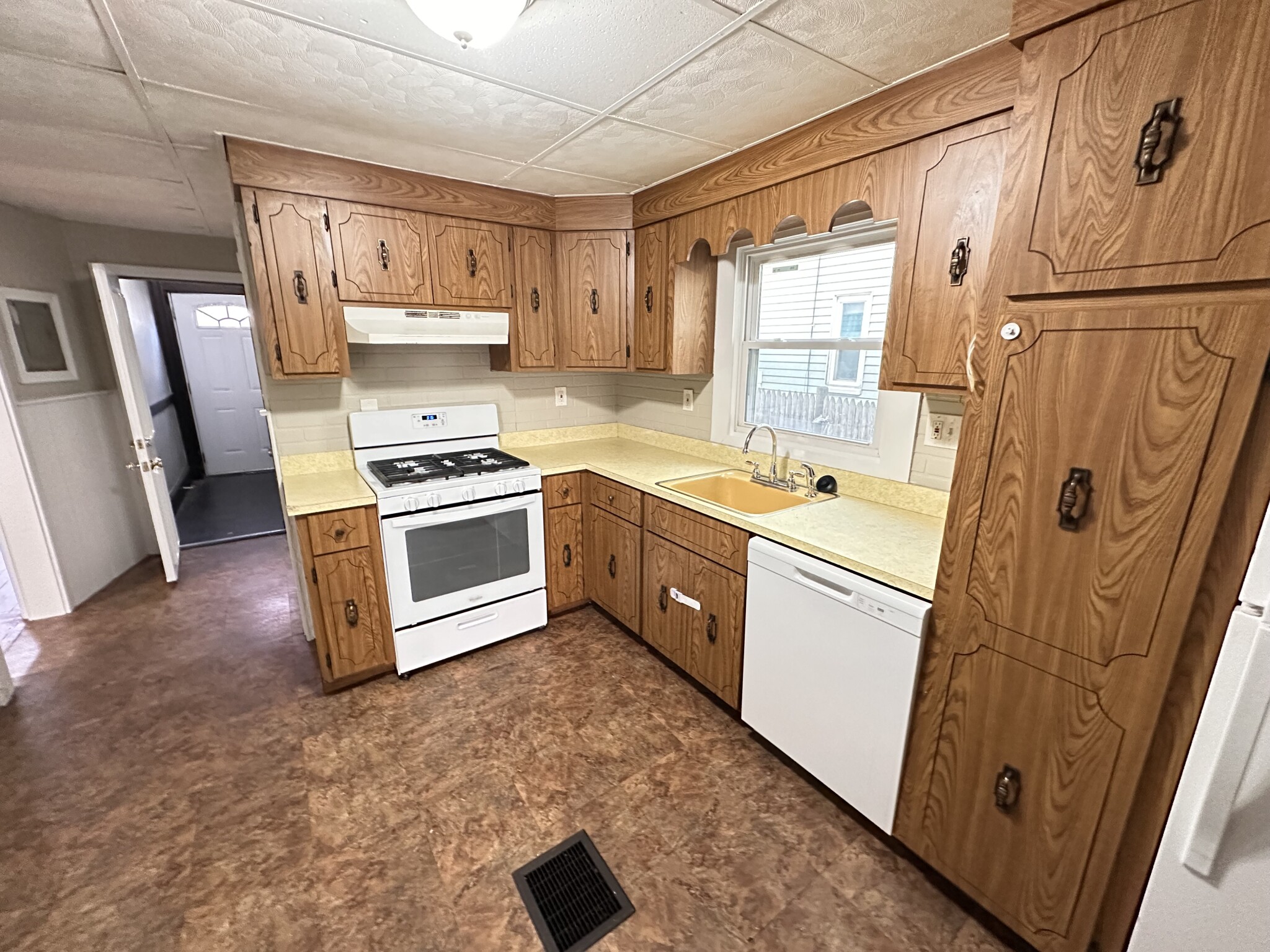 236 Clark Ave., Chelsea, MA - 3,000 USD/ month