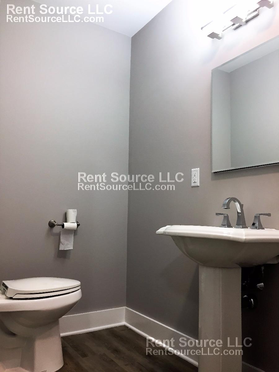 3 bed, 1.5 bath apartment for rent at 40 Crescent St Unit 1, East Somerville — photo 3 of 12