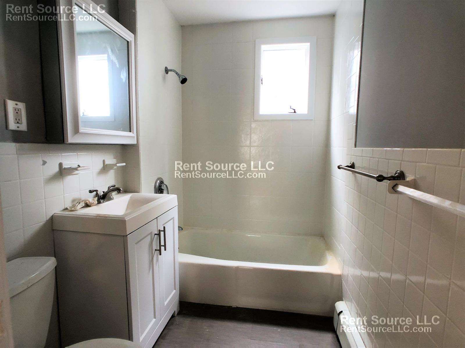 4 bed, 2 bath apartment for rent at 24 Belknap St Unit 2, Teele Square — photo 6 of 16