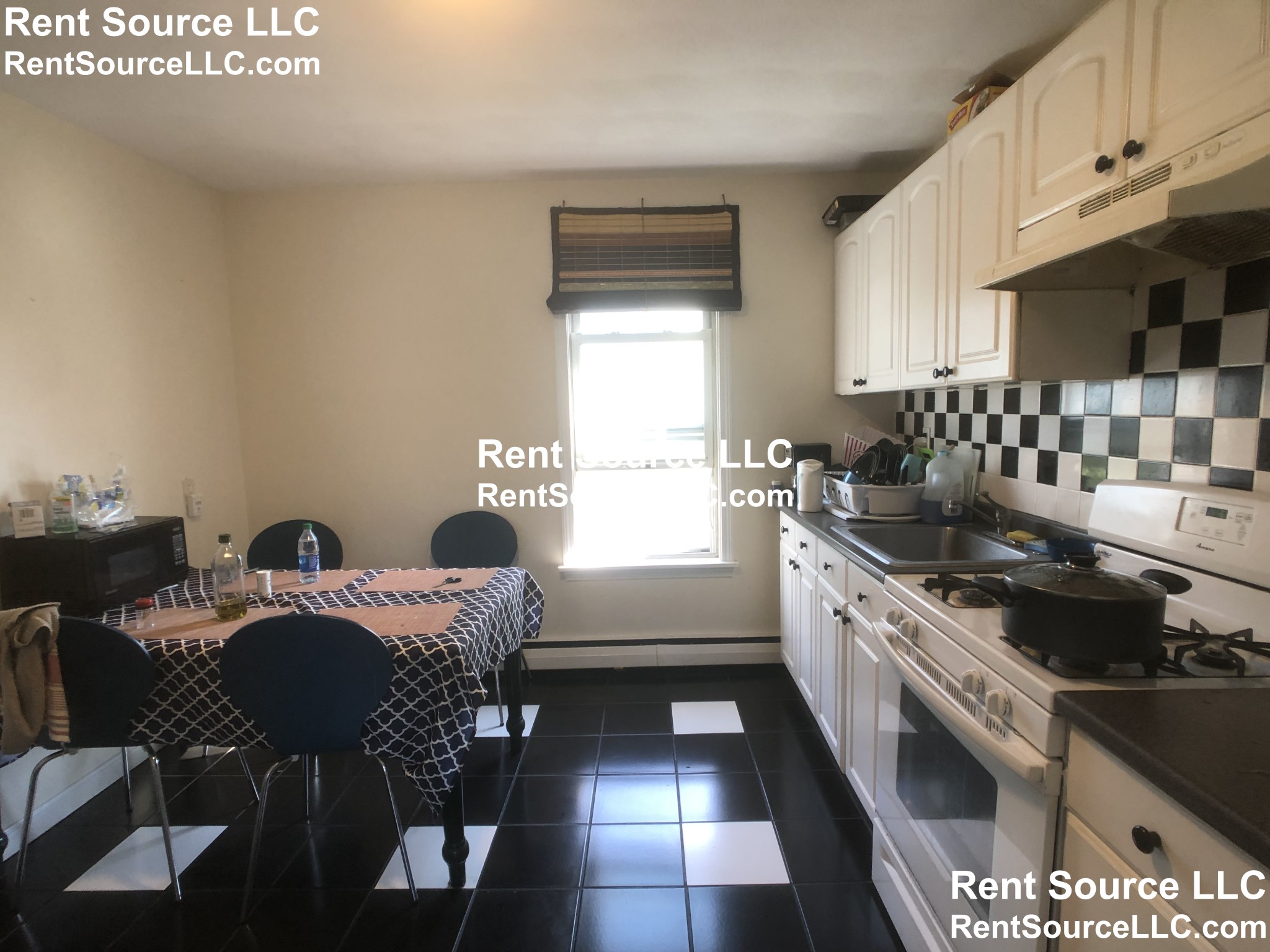 4 bed, 1 bath apartment for rent at 3 Hillside Ave Unit 2, Somerville — photo 3 of 18