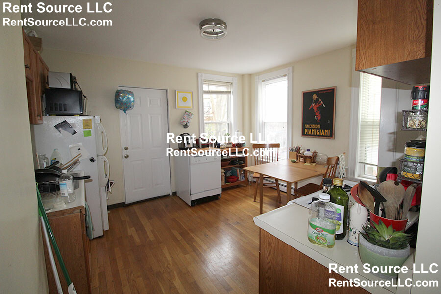 2 bed, 1 bath apartment for rent at 170 Putnam Ave Unit 170, Cambridgeport — photo 8 of 12