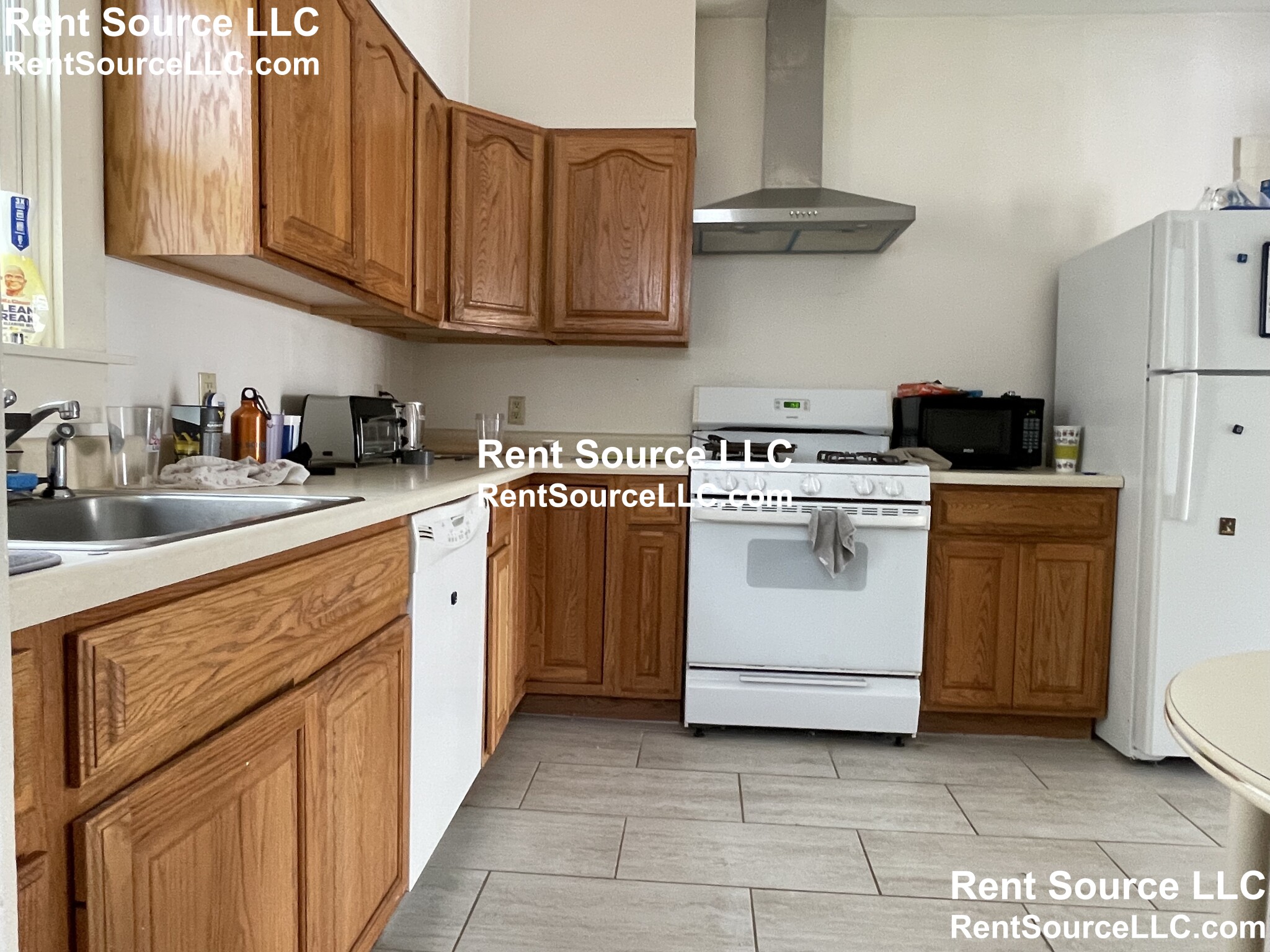 3 bed, 1 bath apartment for rent at 14 Calvin St Unit 2, Somerville — photo 3 of 18