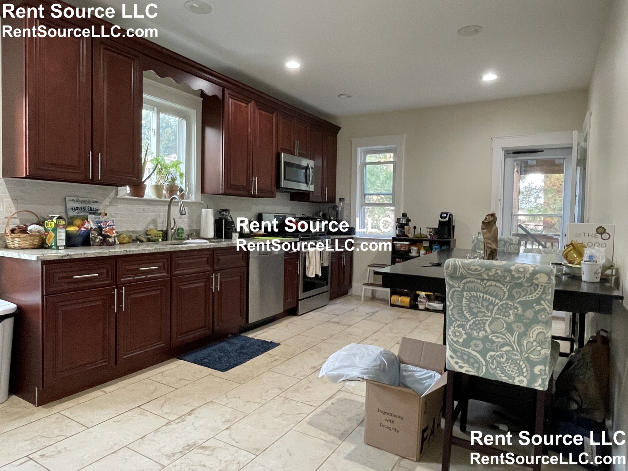 3 bed, 1 bath apartment for rent at 11 11a Harvard St Unit 3, Spring Hill — photo 1 of 16
