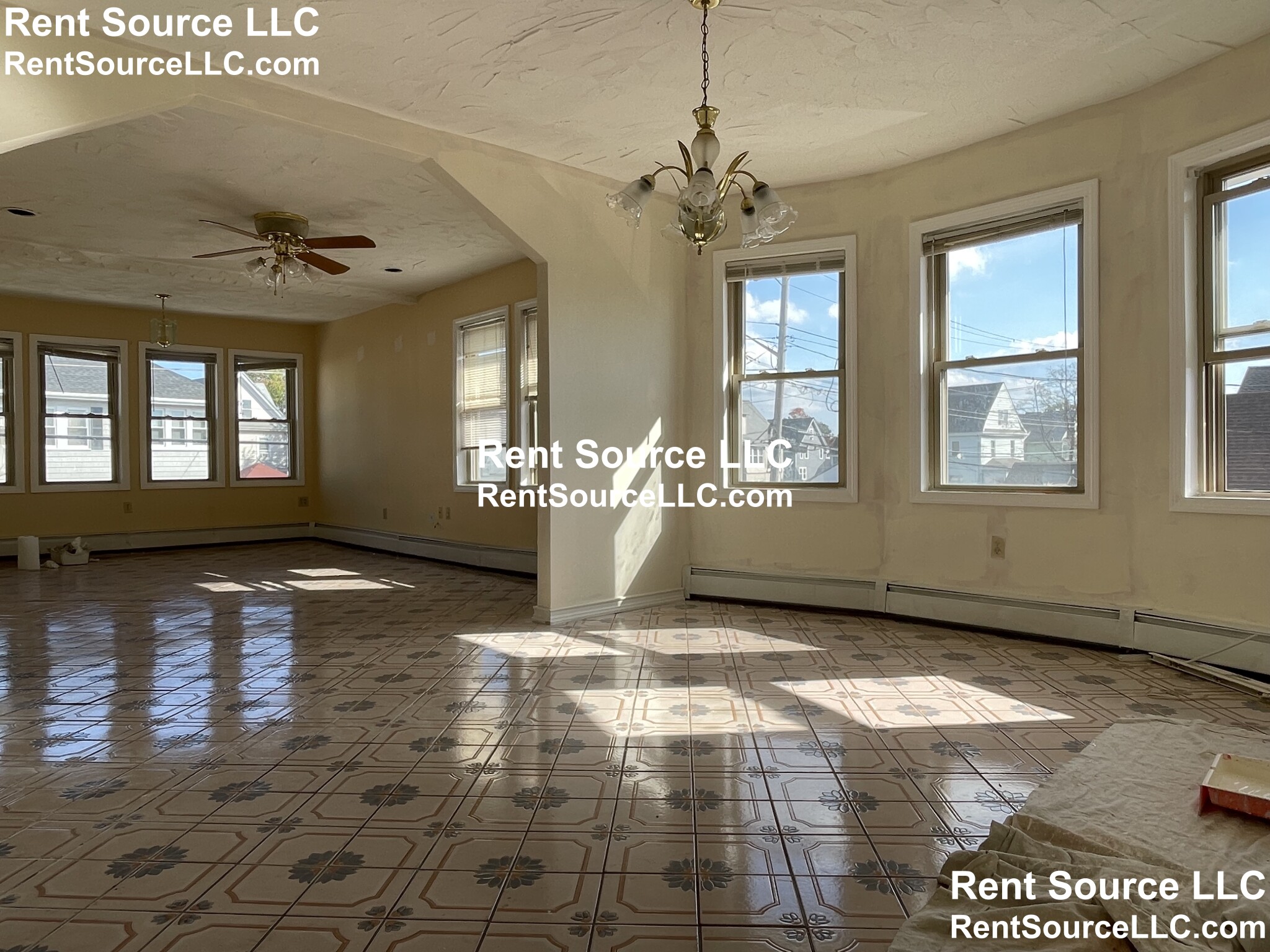 2.5 bed, 1 bath apartment for rent at 247 Riverside Ave Unit 2, Medford — photo 2 of 14