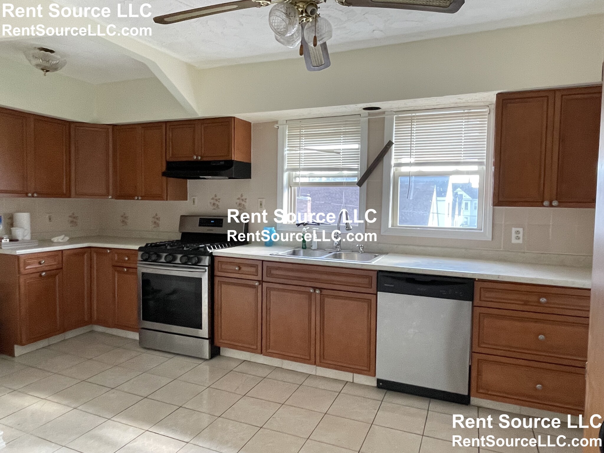 2.5 bed, 1 bath apartment for rent at 247 Riverside Ave Unit 2, Medford — photo 1 of 14