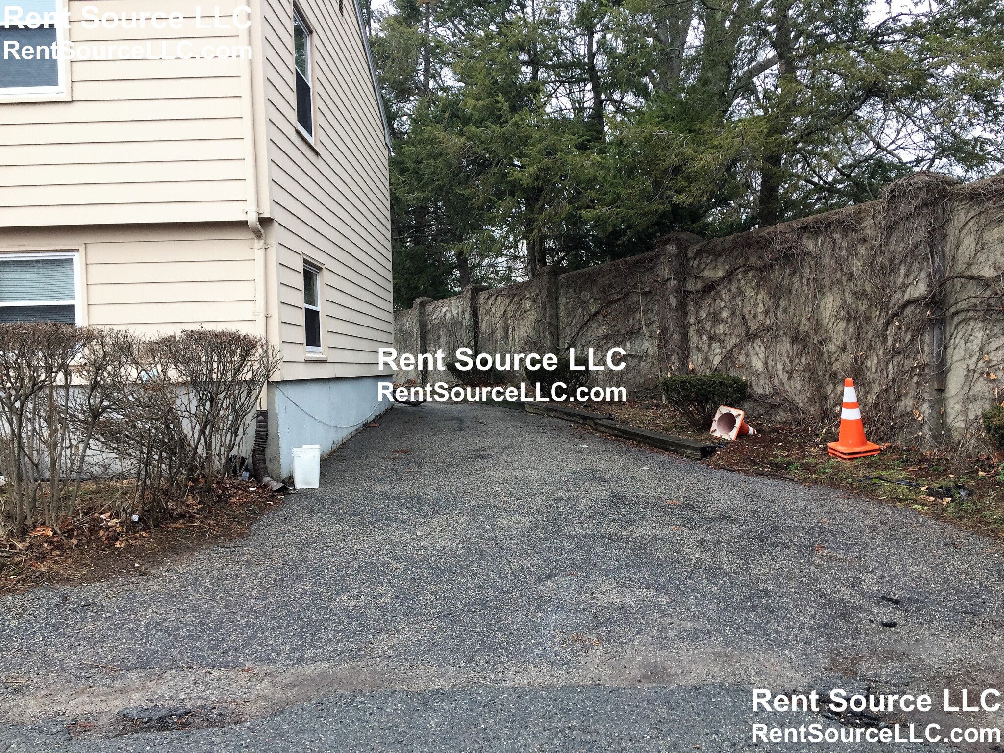 18 Lyons St, Watertown