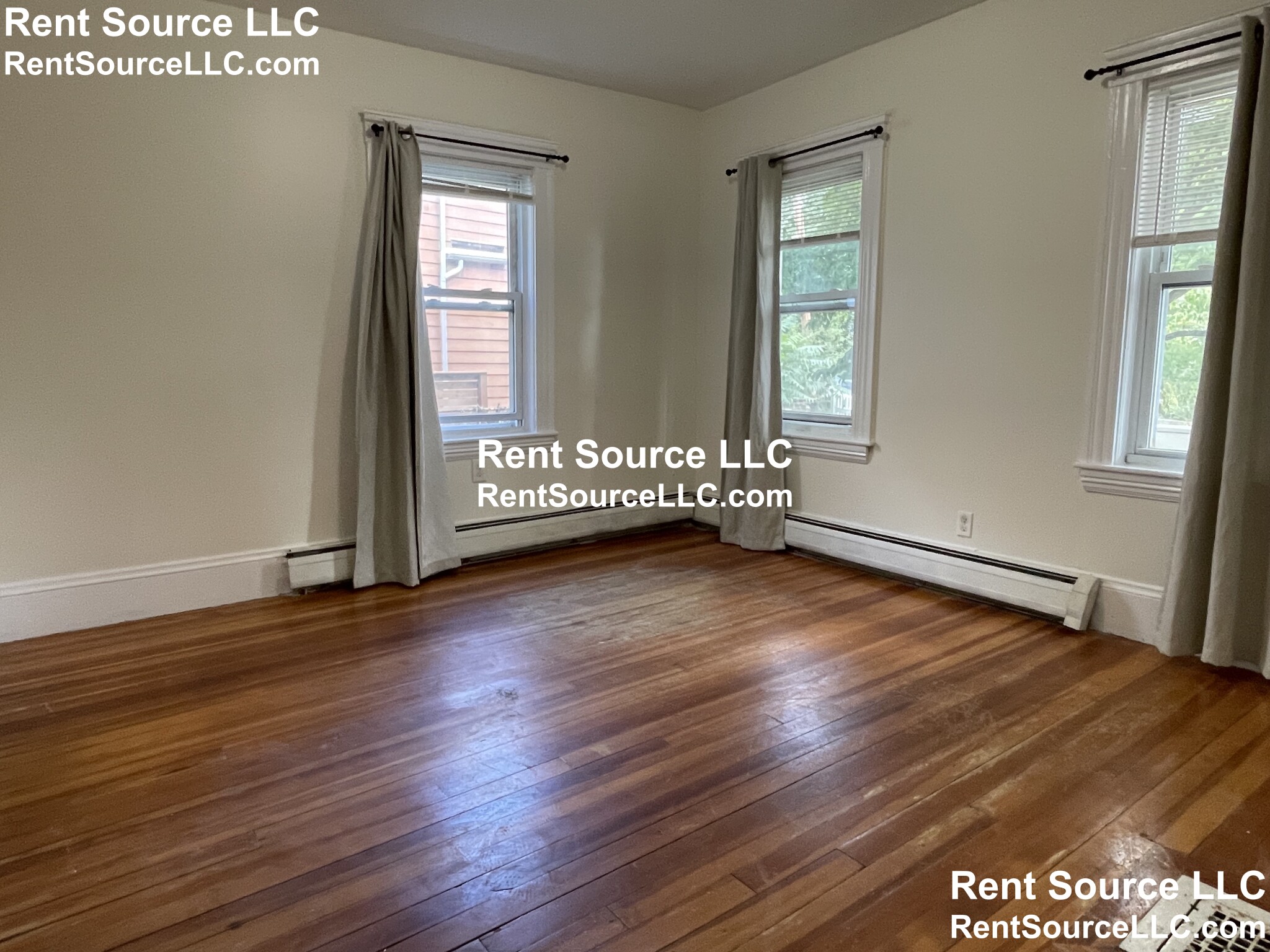 28 Holworthy St, Strawberry Hill