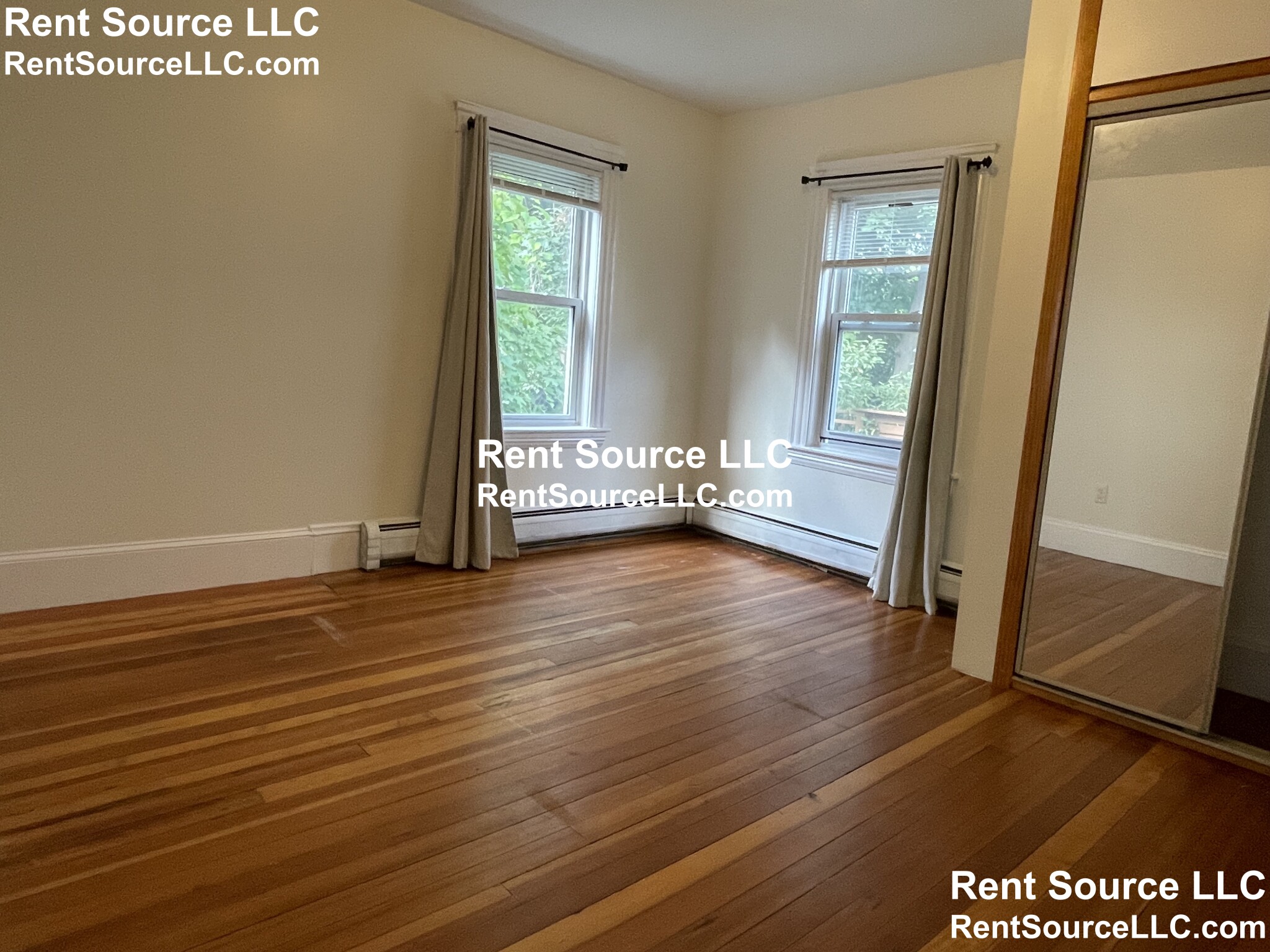 28 Holworthy St, Strawberry Hill