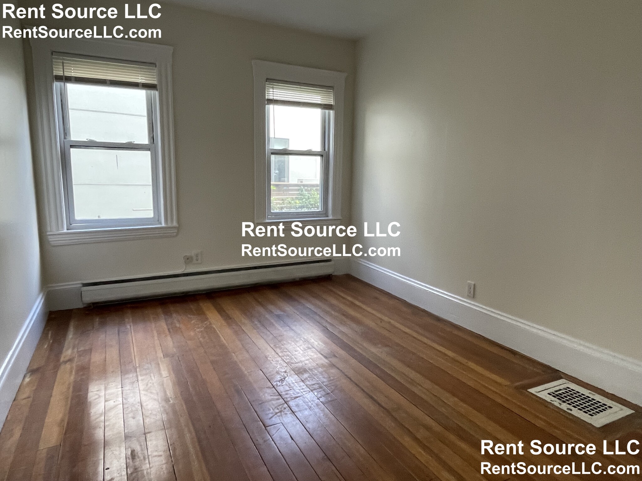 28 Holworthy St, Strawberry Hill