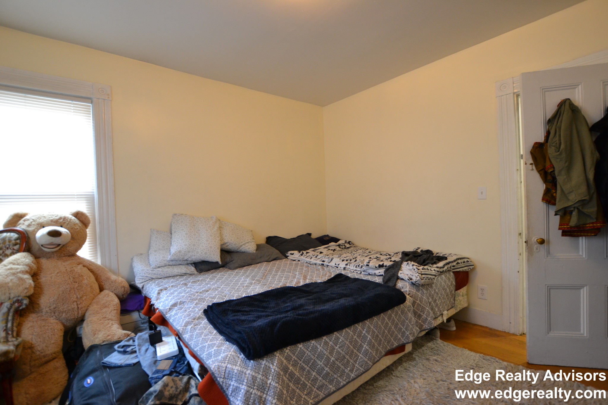 4 bed, 2 bath apartment for rent at 274 Crescent St Unit 2, Waltham — photo 5 of 12