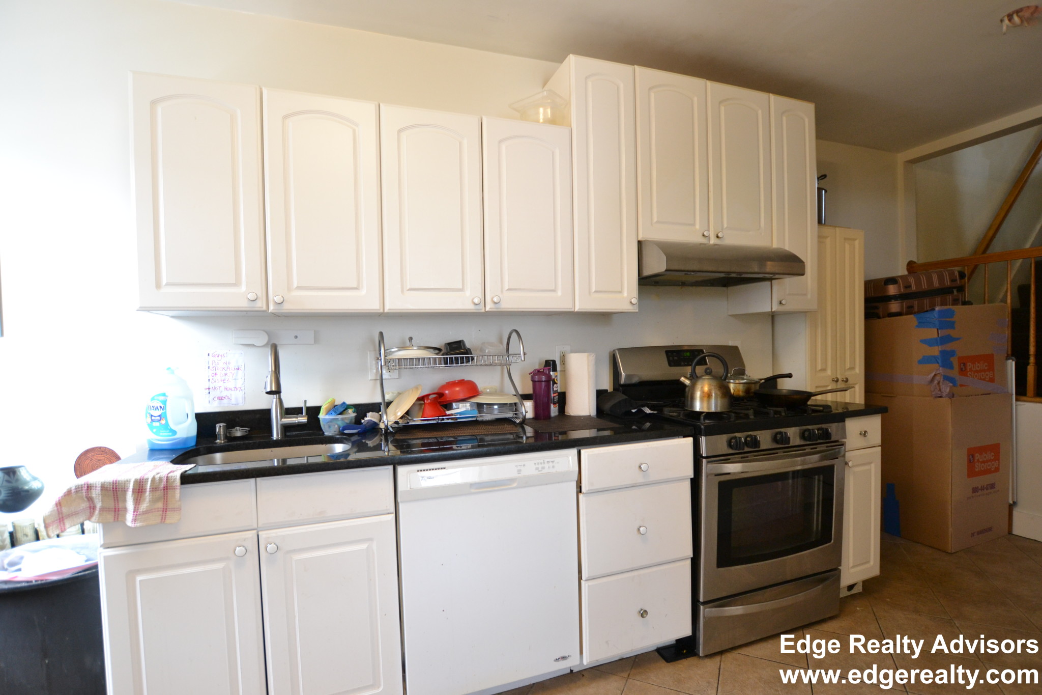 4 bed, 2 bath apartment for rent at 274 Crescent St Unit 2, Waltham — photo 3 of 12