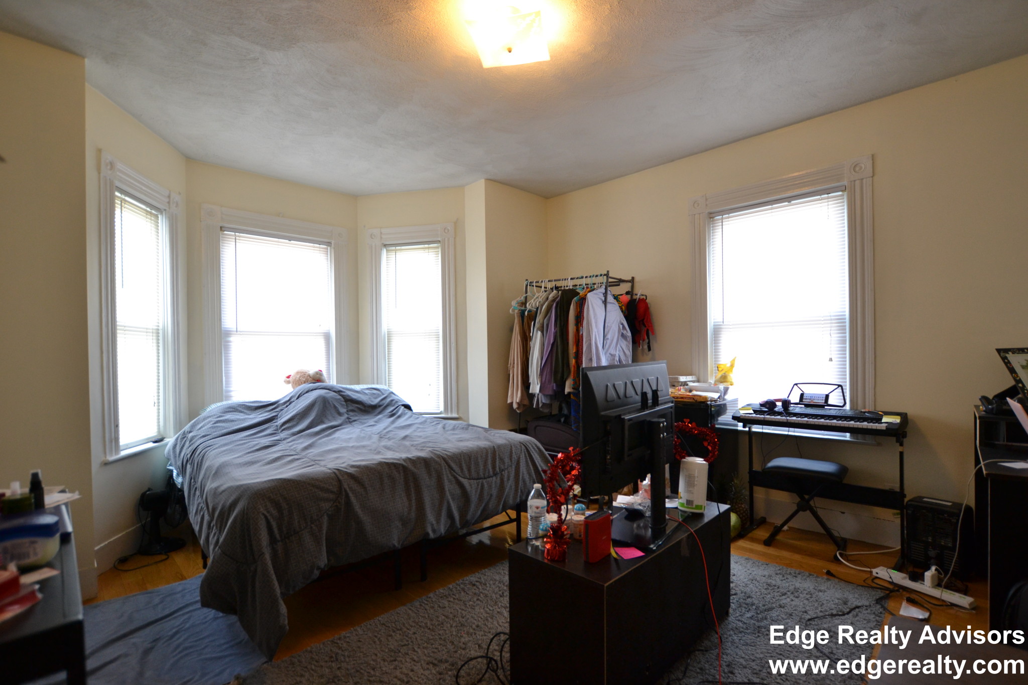 4 bed, 2 bath apartment for rent at 274 Crescent St Unit 2, Waltham — photo 6 of 12