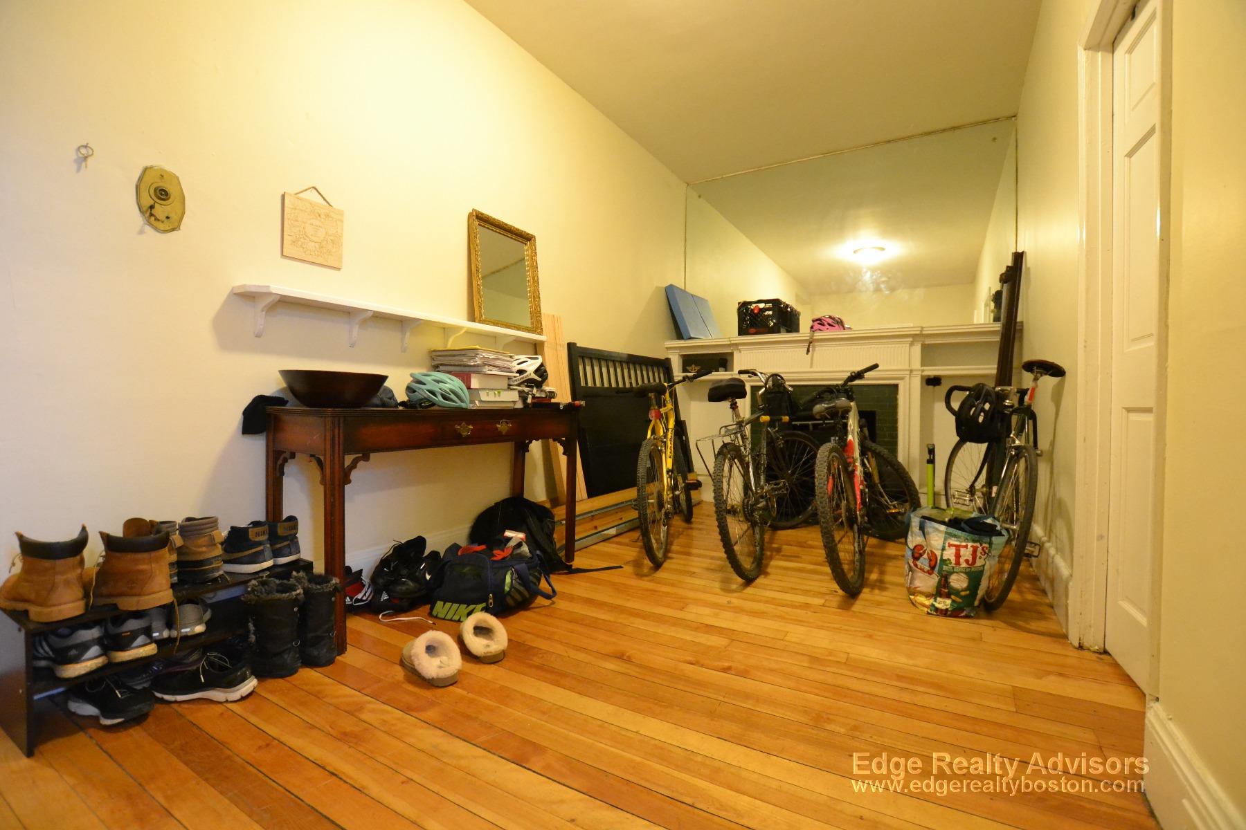 4 bed, 2 bath apartment for rent at 1280 Commonwealth Ave Unit 4, Allston — photo 5 of 11