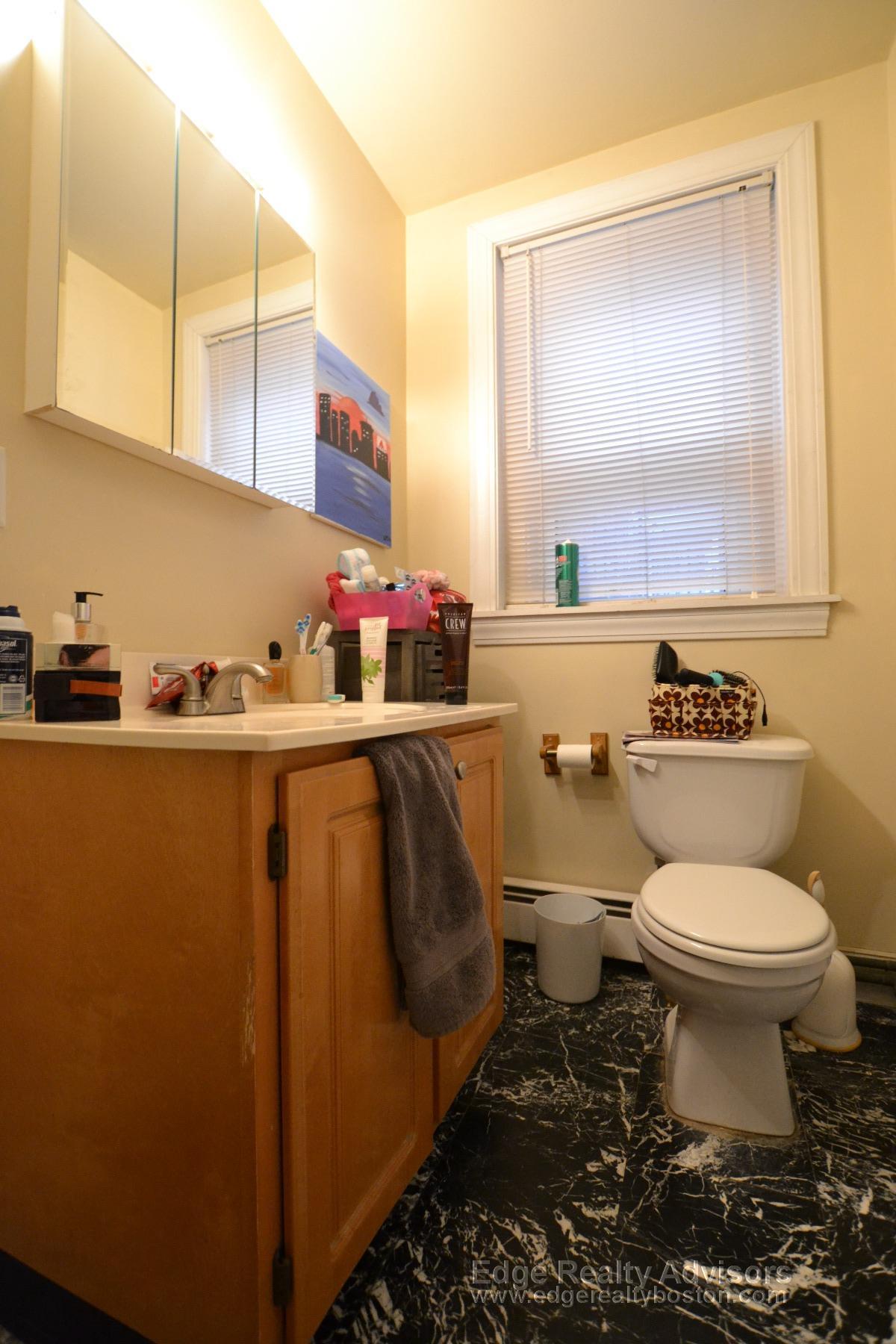 4 bed, 2 bath apartment for rent at 1280 Commonwealth Ave Unit 4, Allston — photo 6 of 11