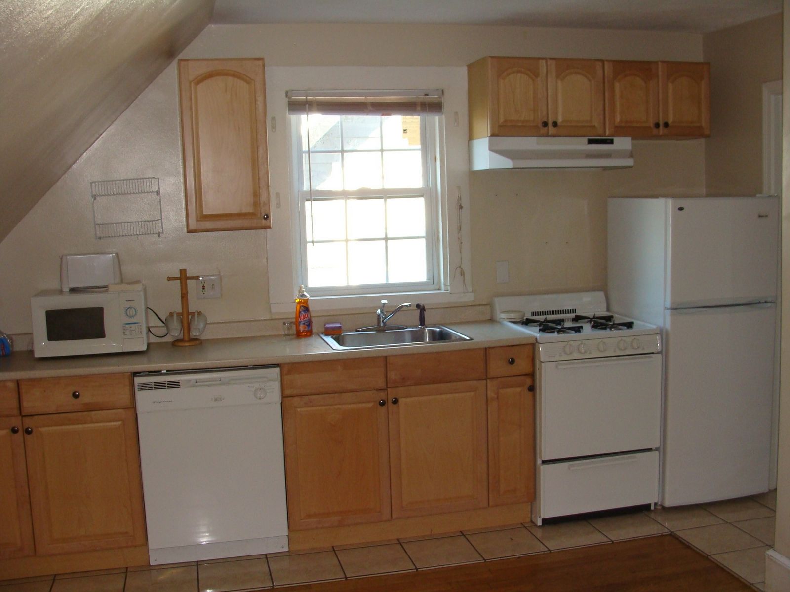 3 bed, 1 bath apartment for rent at 45 Pratt St Unit 3, Allston — photo 10 of 11