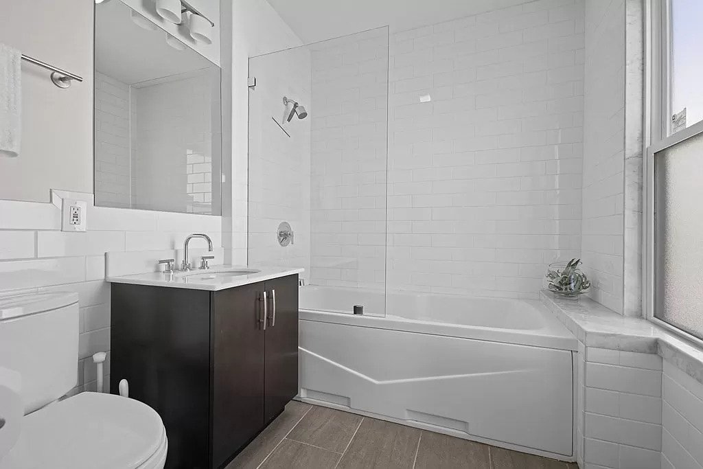 37 Gates St, South Boston