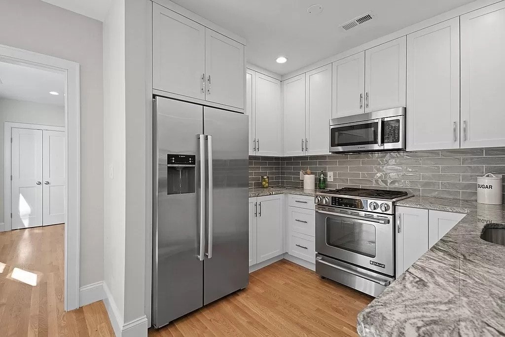 37 Gates St, South Boston