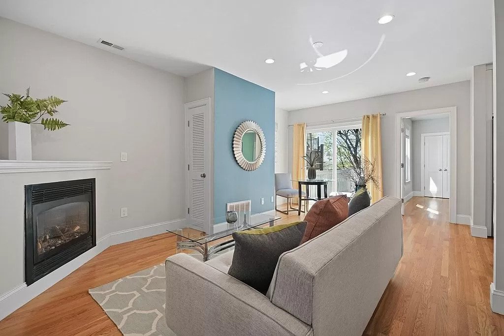 37 Gates St, South Boston