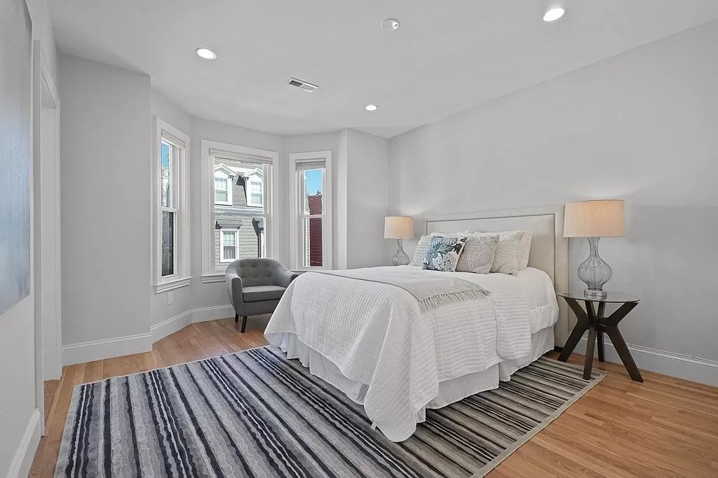 37 Gates St, South Boston