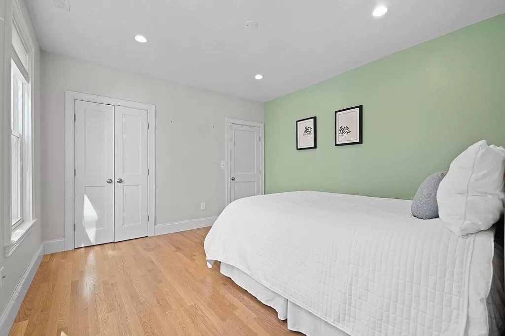 37 Gates St, South Boston