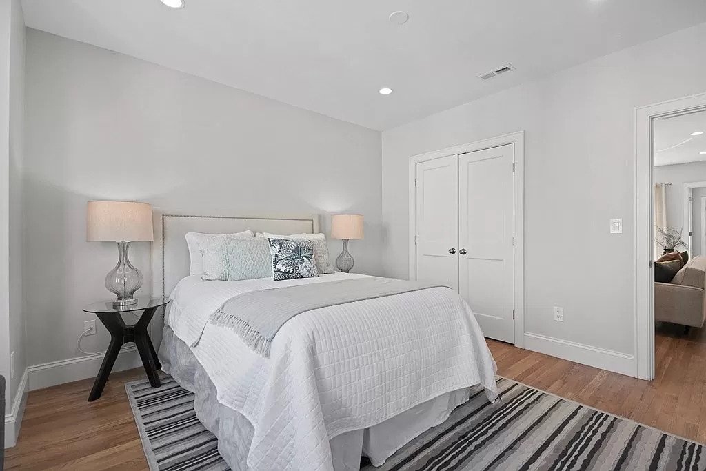 37 Gates St, South Boston